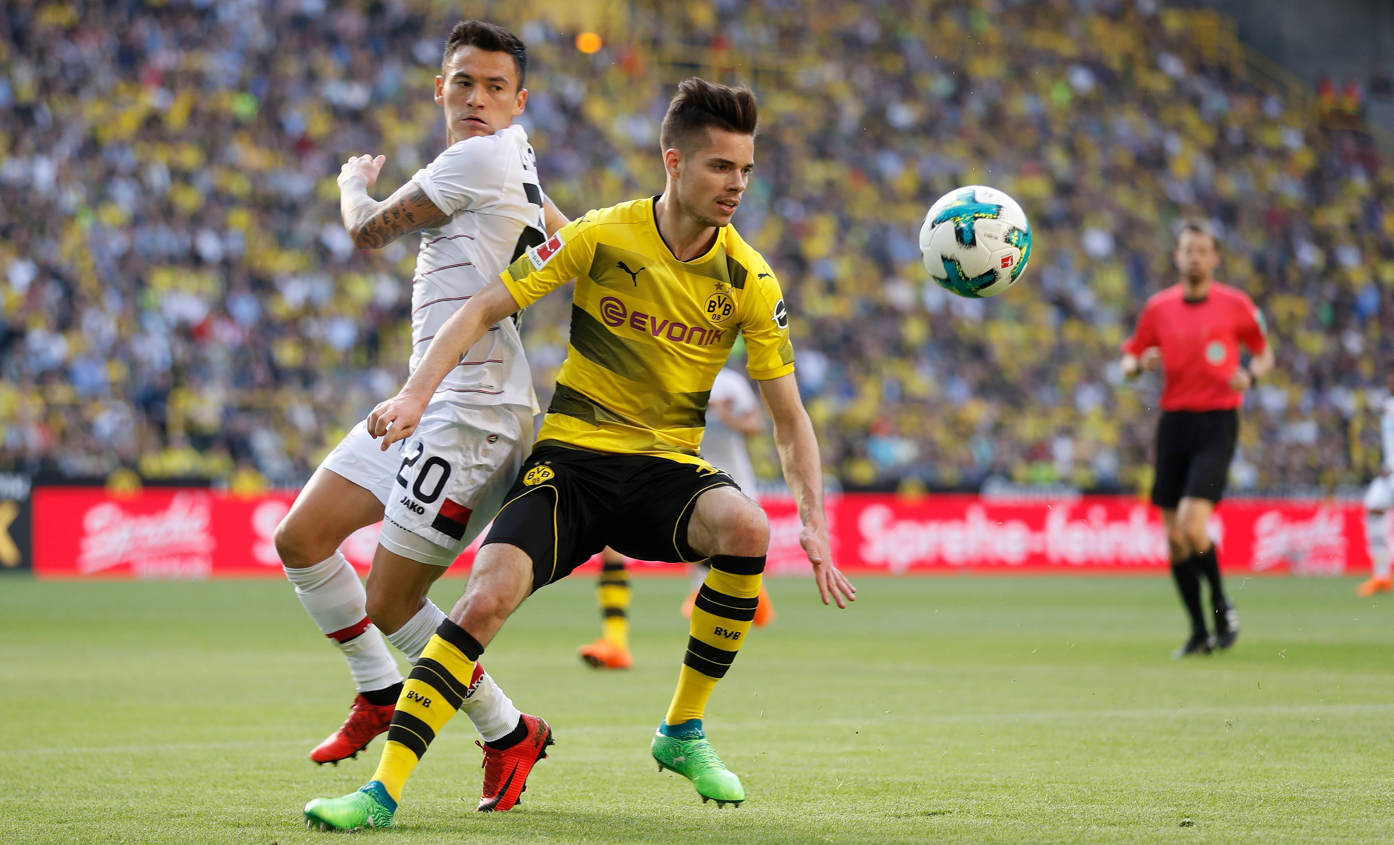 美因茨客场小胜,球员表现出色赢得掌声的简单介绍 美因茨客场小胜,球员表现出色赢得掌声的简单介绍