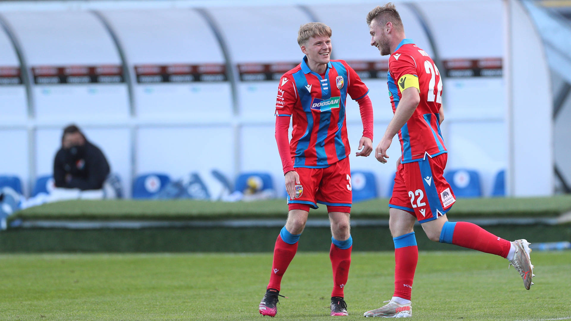 包含AC米兰主场战胜佛罗伦萨，保持不败的词条