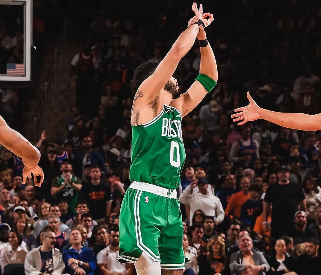 包含凯尔特人B队碾压火箭，拉文统治全场的词条