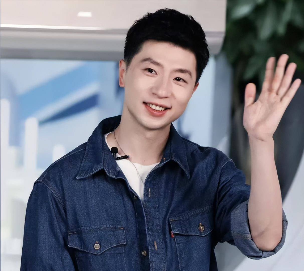 关于奥地利队轻取德国队，马龙刷新纪录的信息