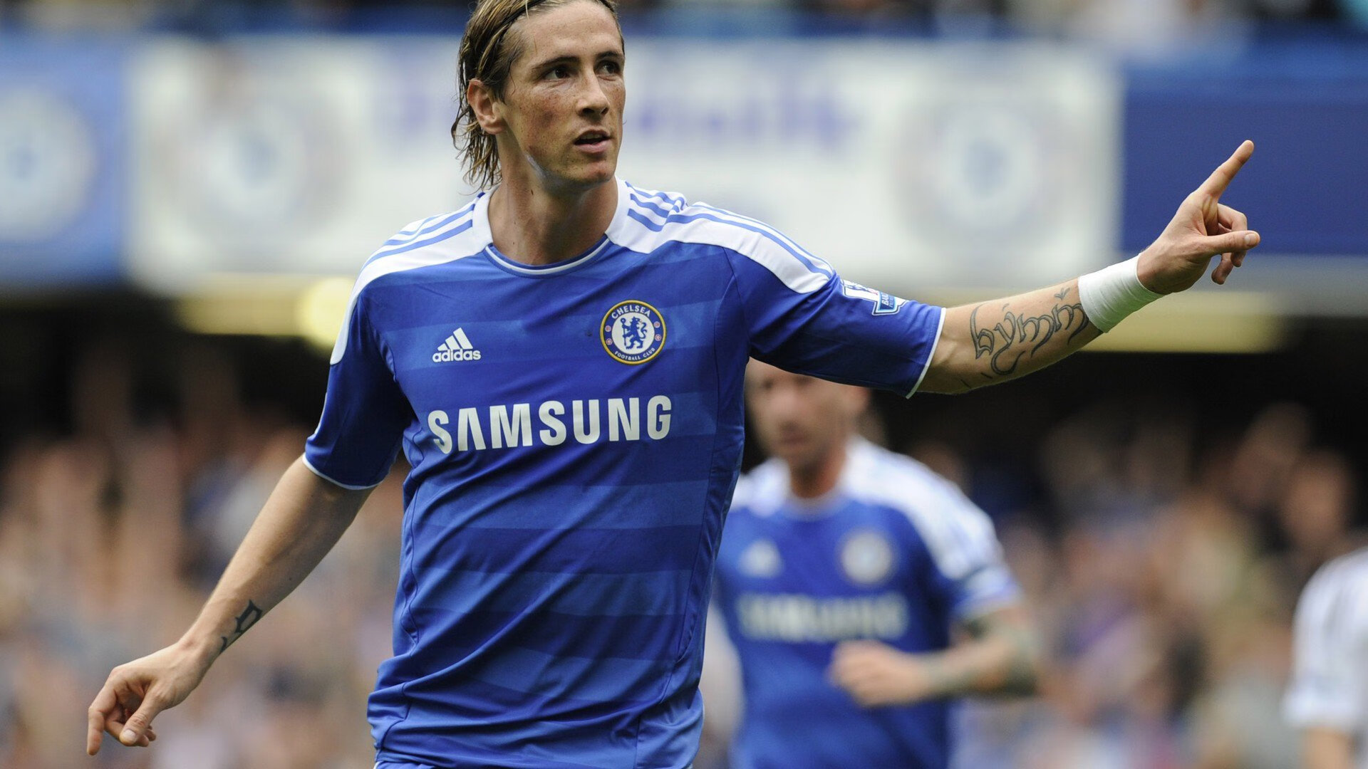 当篮球之夜遇见足球传奇，NBA季后赛的激情与C罗评分的启示