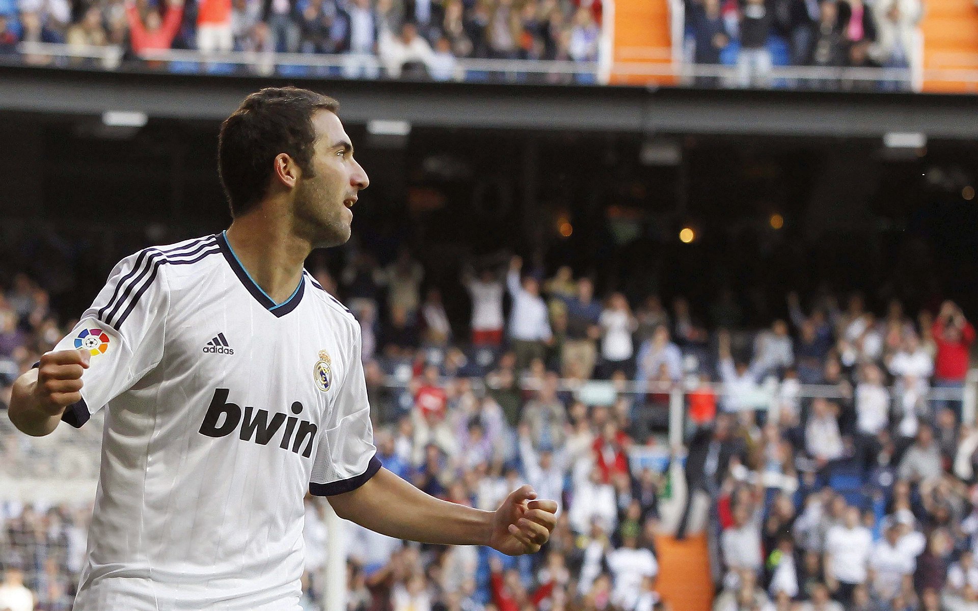 赛道风云,阿斯顿马丁横扫梅赛德斯,汉密尔顿带队逆境取胜