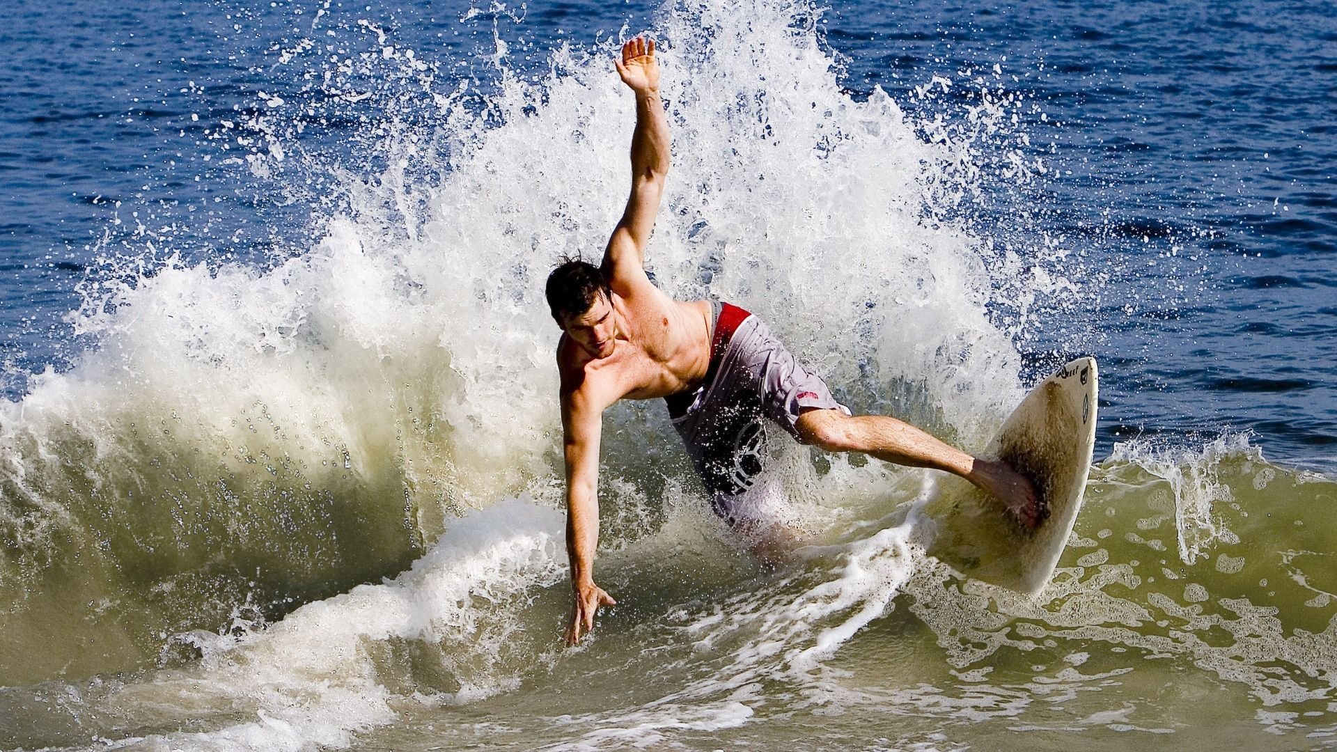 诺里斯关键制胜，梅赛德斯绝杀红牛，一场改写格局的经典战役